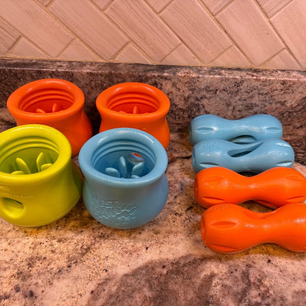 West Paw Set of 8 Dog Toys 4 Qwizl Small and 4 Toppl Large
